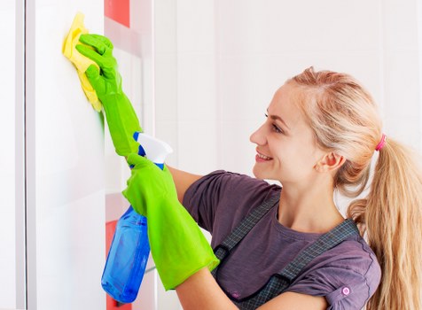 Customer raising a cleaning complaint in a professional process